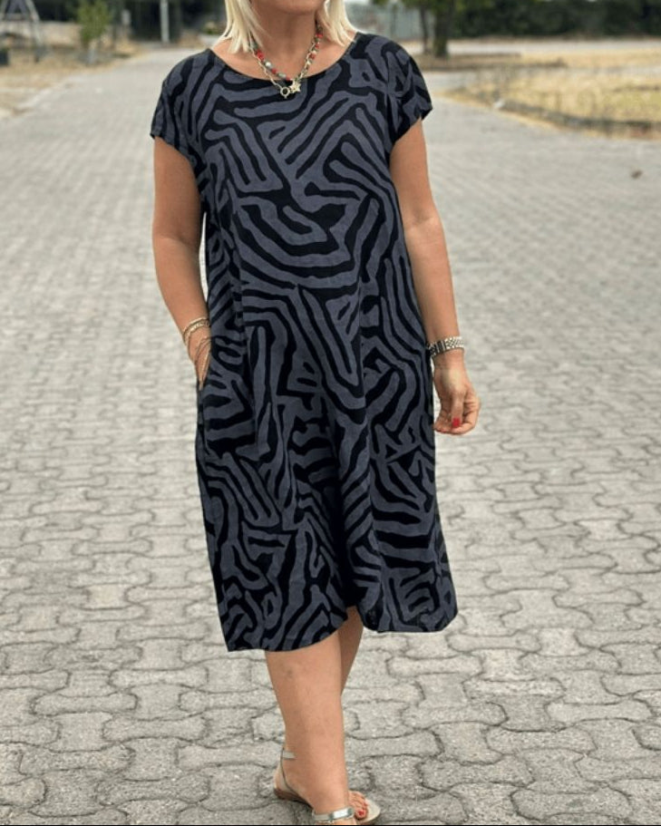 Solina™ – Kleid mit Rundhalsausschnitt und wunderschönem, bauchbedeckendem Print