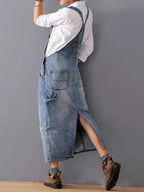 Frayla™ – Abgenutztes Jeanskleid mit Schlitz hinten