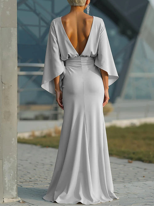 Clara | Elegantes Kleid mit V-Ausschnitt, rückenfrei und mit Ärmeln