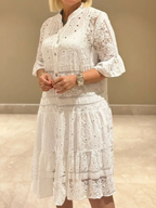 Emberly™ – Locker sitzendes Kleid mit Stickerei und Knopfleiste