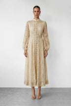 Ivoire — Maxikleid mit Stehkragen aus Spitze